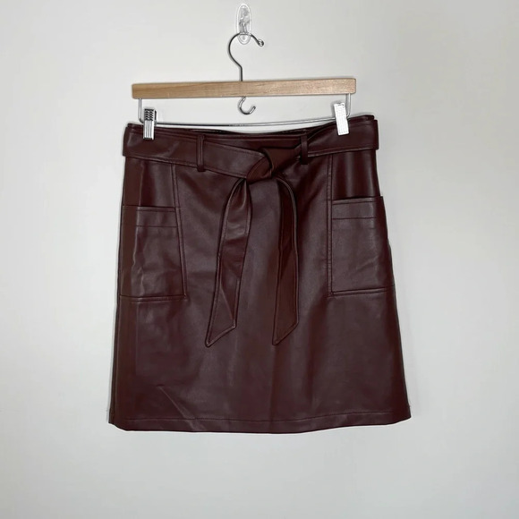 Bagatelle Collection Mini Faux Leather Skirt with Pockets workwear streetwear - Picture 1 of 10